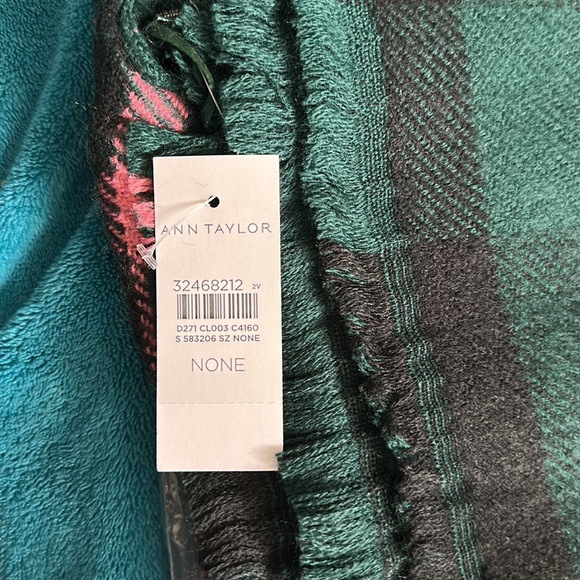 Any Taylor NWT scarf - Picture 2 of 3